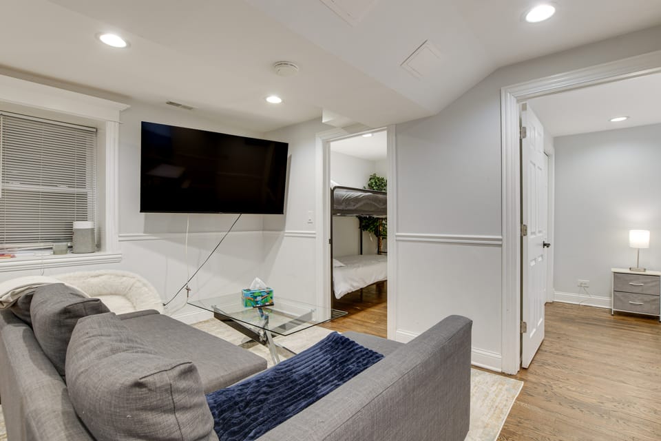 Heart of Wicker Park! Updated Apt in Walkable Area Apartment in Wicker Park