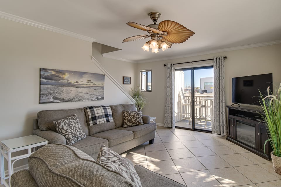Absolute Best Location! Heart of Gulf Shores Condo Apartment in West Beach