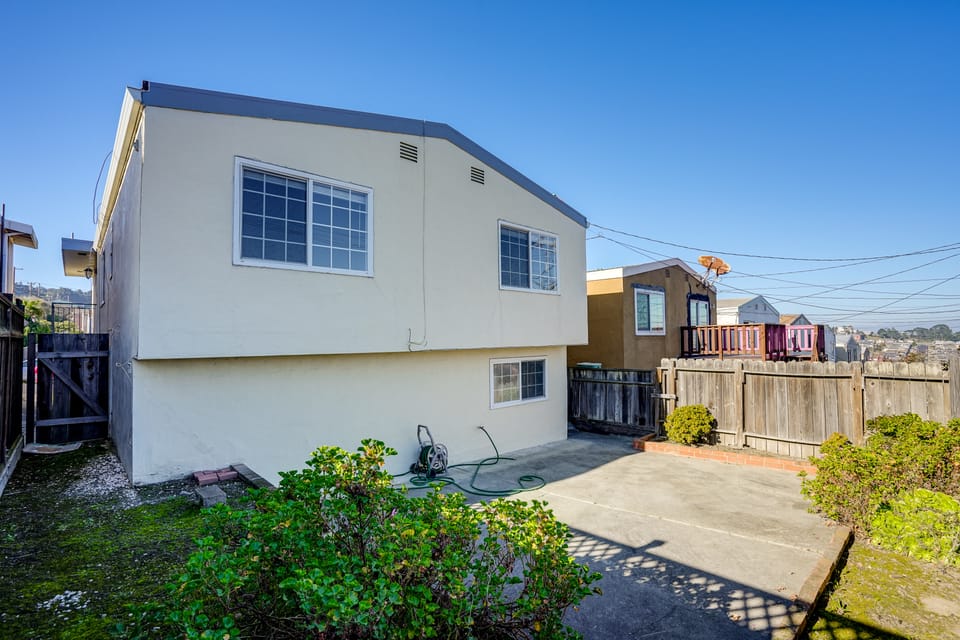 Easy SF Access! Spacious Family Home w/ Yard House in Daly City