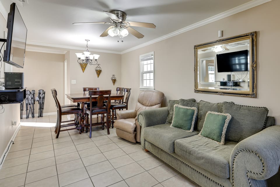 2 Mi to Downtown Savannah: Dog-Friendly Home! House in Savannah