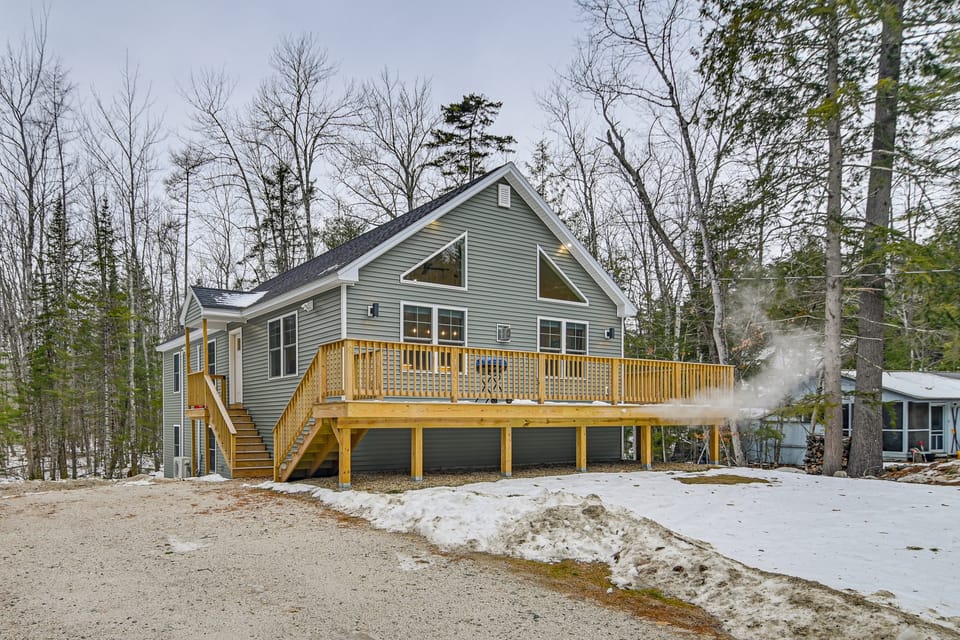 Ski, Swim, Kayak, Fish & Boat! Fam Bridgton Home House in Bridgton