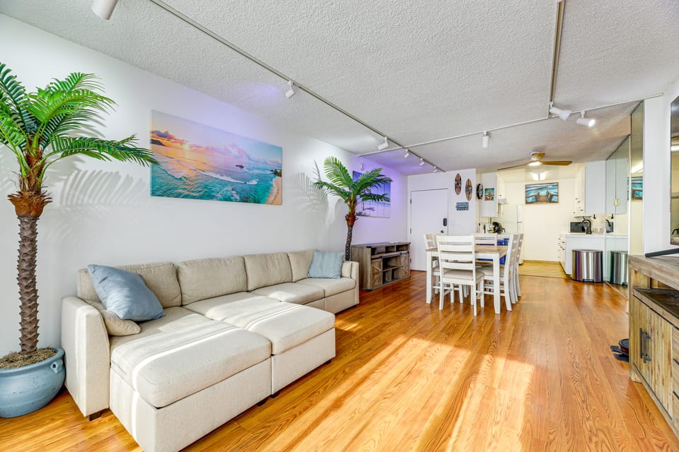 1 Mi to Shoreline Village: Chic Long Beach Apt Apartment in Long Beach