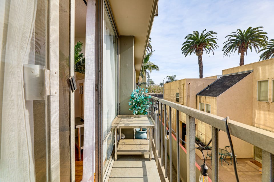 1 Mi to Shoreline Village: Chic Long Beach Apt Apartment in Long Beach
