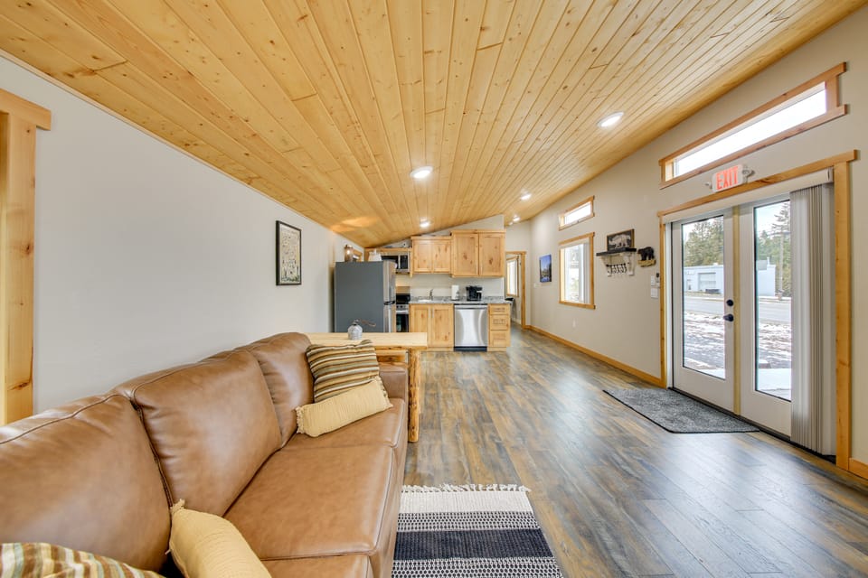 1 Mi to Waterfront Trails, Troy Home w/ Hot Tub! House in Idaho