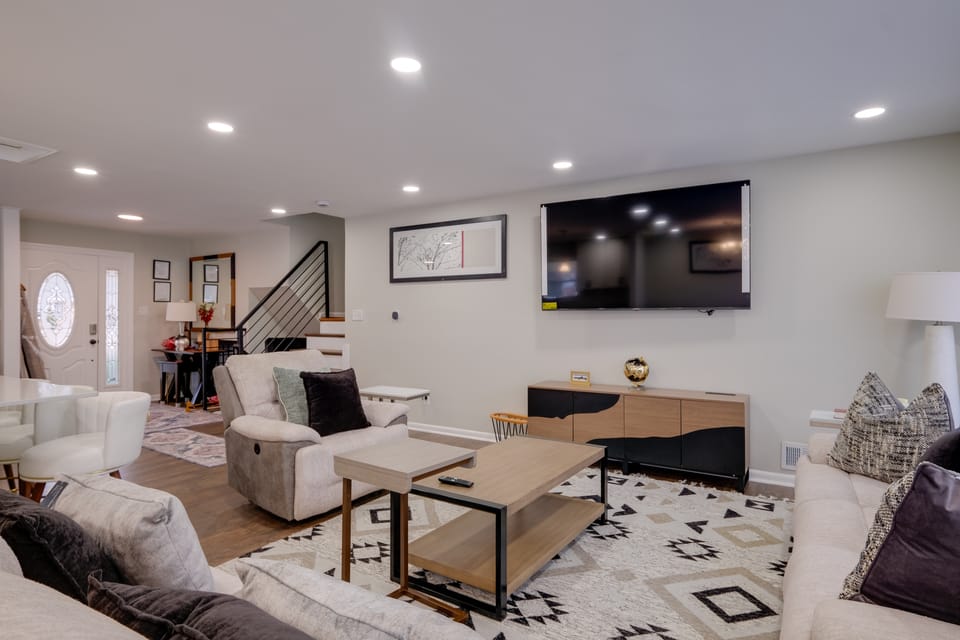 Great for Gatherings! Modern Lanham Duplex Apartment in Greenbelt
