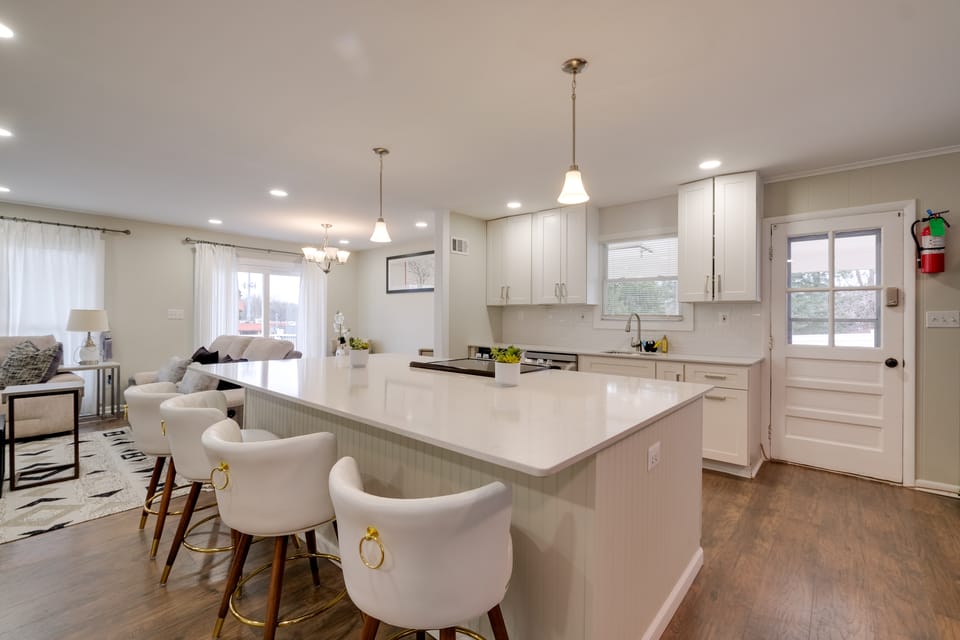 Great for Gatherings! Modern Lanham Duplex Apartment in Greenbelt