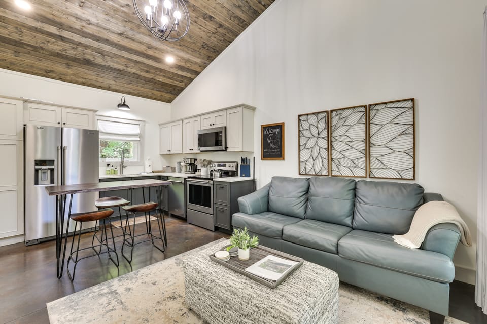 ‘Whitewood’ w/ Hot Tub: Peaceful Wildwood Retreat House in Alabama