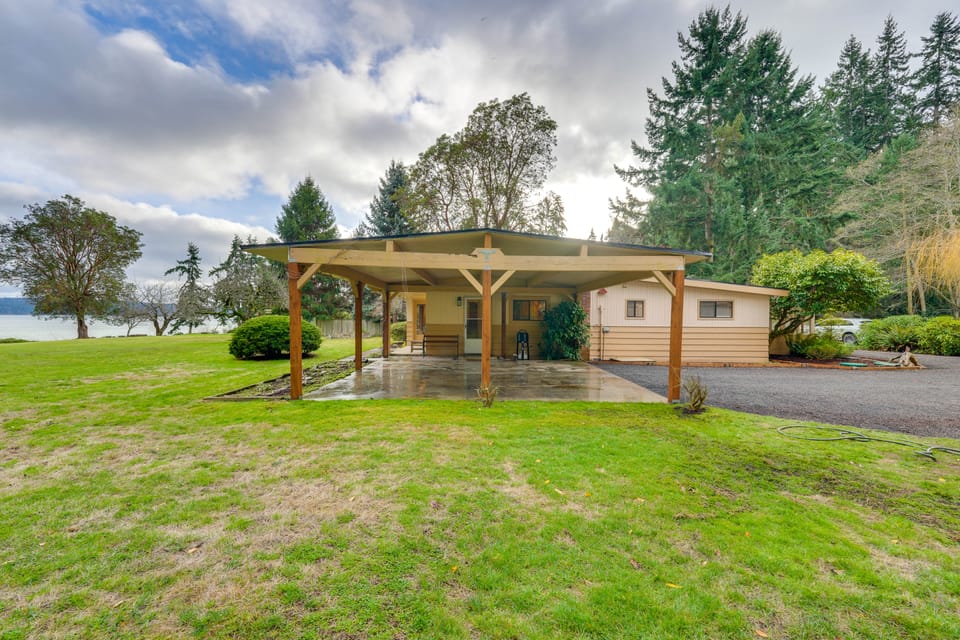 Beach & Bay Access! 5-Acre Whidbey Island Retreat House in Greenbank