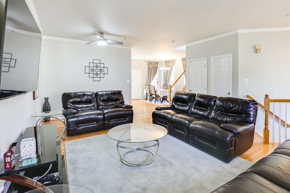 5 Mi to Show Place Arena: Quiet Townhome w/ Patio Apartment in Prince Georges County