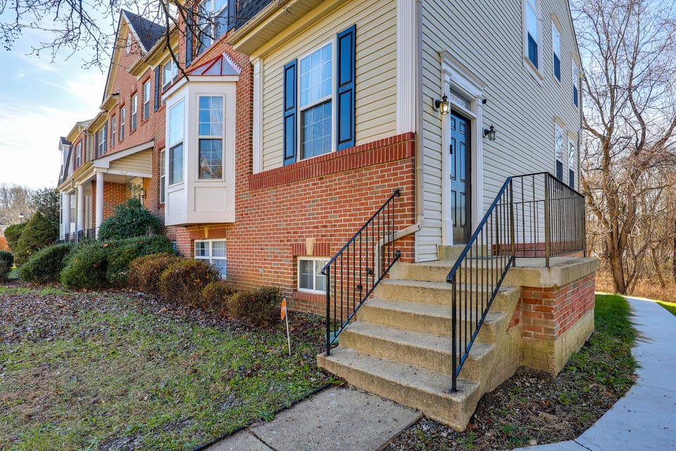 5 Mi to Show Place Arena: Quiet Townhome w/ Patio Apartment in Prince Georges County