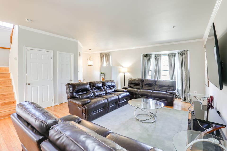 5 Mi to Show Place Arena: Quiet Townhome w/ Patio Apartment in Prince Georges County