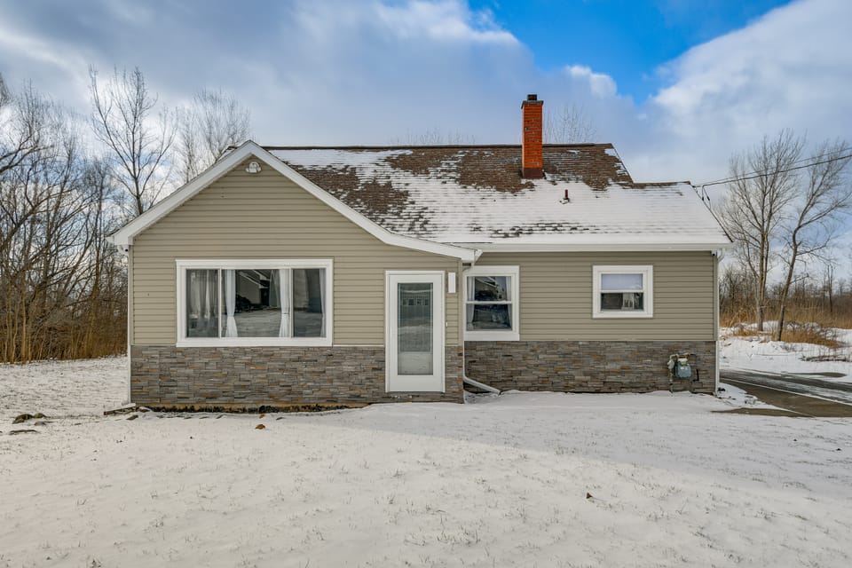 Newly Remodeled! Upscale Home in Buffalo Suburbs House in Cheektowaga