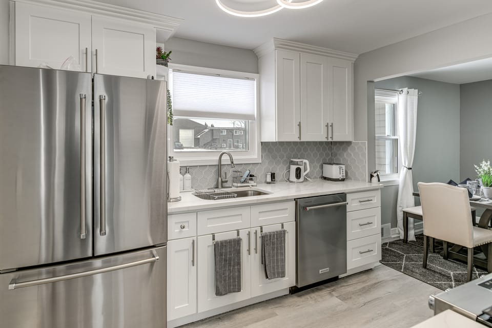 Newly Remodeled! Upscale Home in Buffalo Suburbs House in Cheektowaga