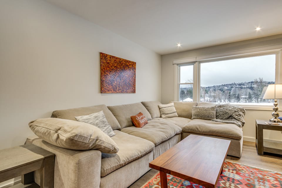 Fully Renovated! Luxe Ski Condo Near Stowe Mtn Apartment in Stowe