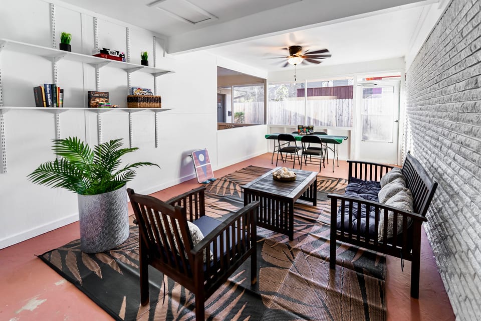 Walk to Campus: Creekside Austin Duplex! Apartment in Austin