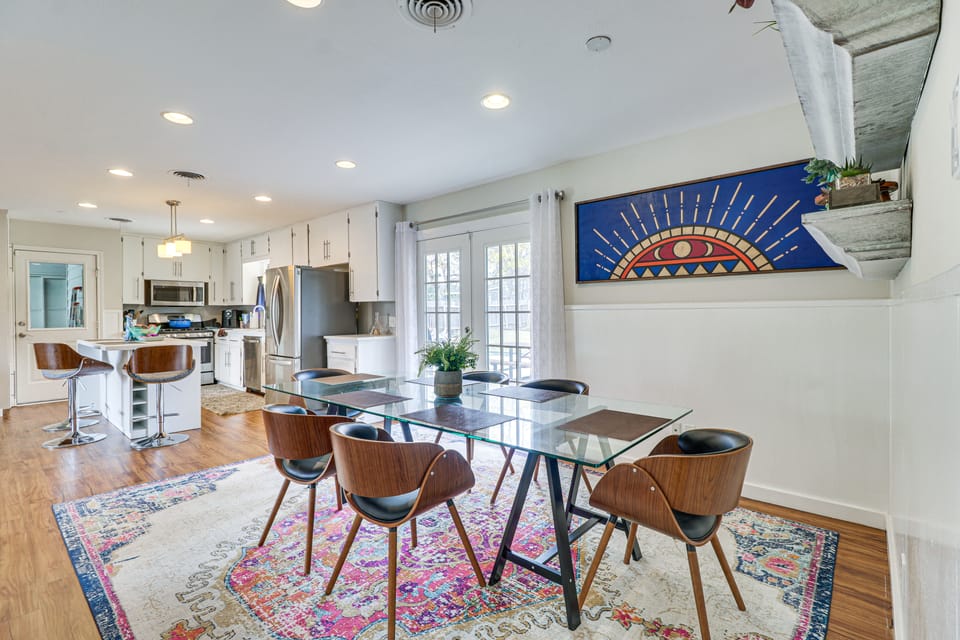 5 Mi to Dtwn Austin: Stylish Home w/ Office & Yard House in Austin