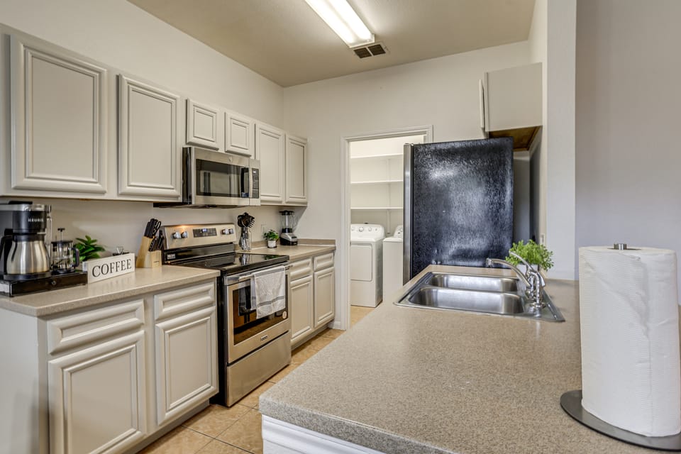 Suburban San Antonio Stay Near Parks & Hospitals Apartment in San Antonio