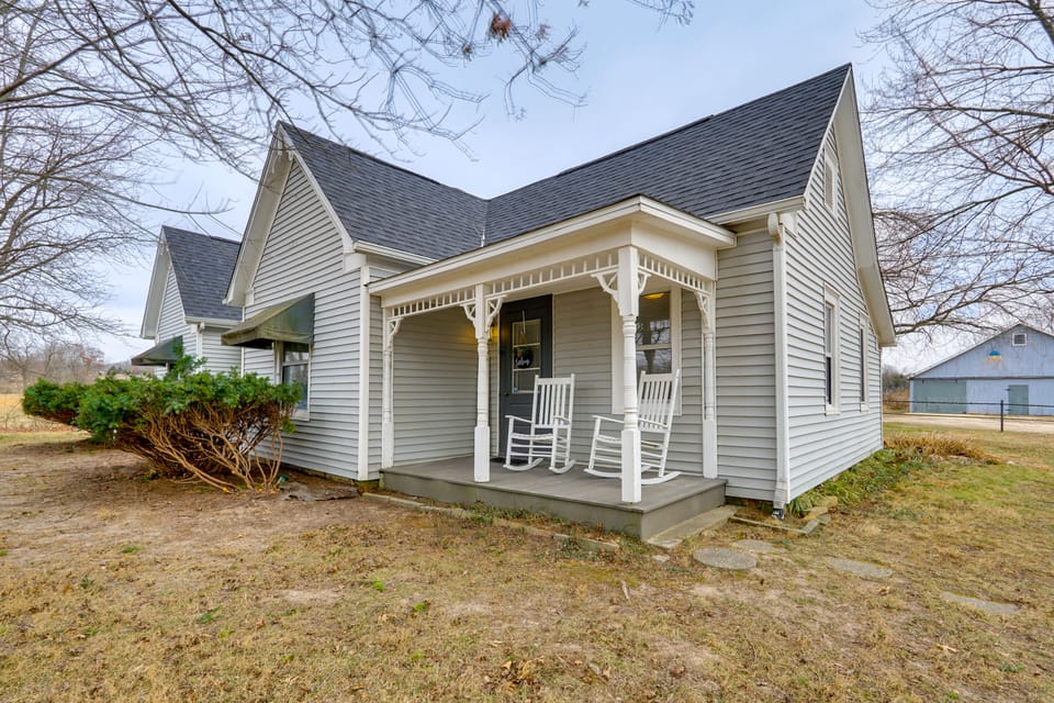 Century Old Farmhouse in Fulton: 6 Mi to Town! House in Missouri