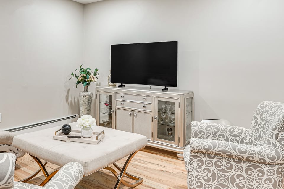 Shop, Hike, Golf & Swim: Inviting Deer Park Escape Apartment in Long Island