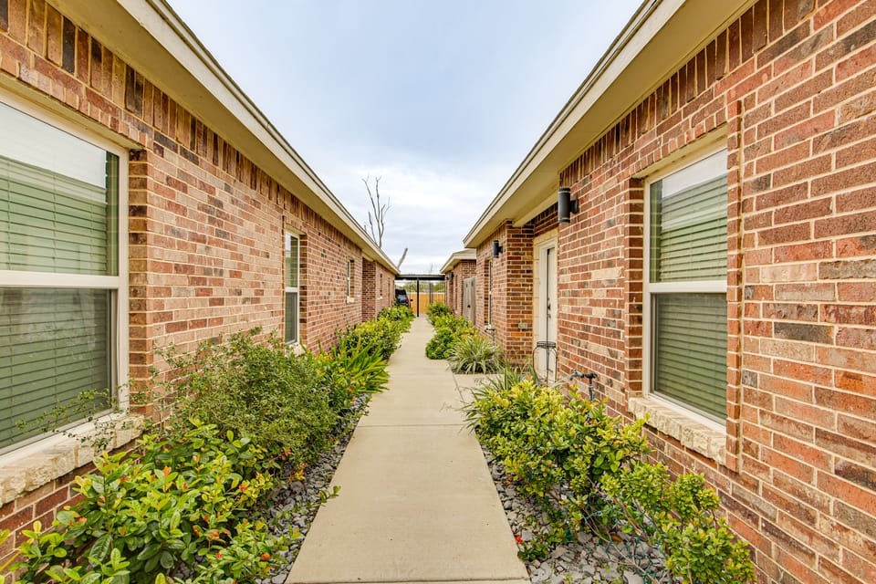 3 Mi to Downtown Edinburg: Quiet Condo w/ Patio Apartment in Edinburg