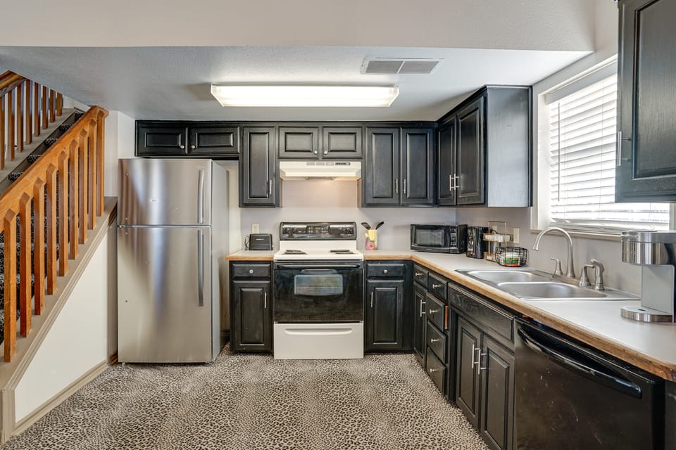Walk to Shops: Centrally Located Fort Worth Home House in Arlington