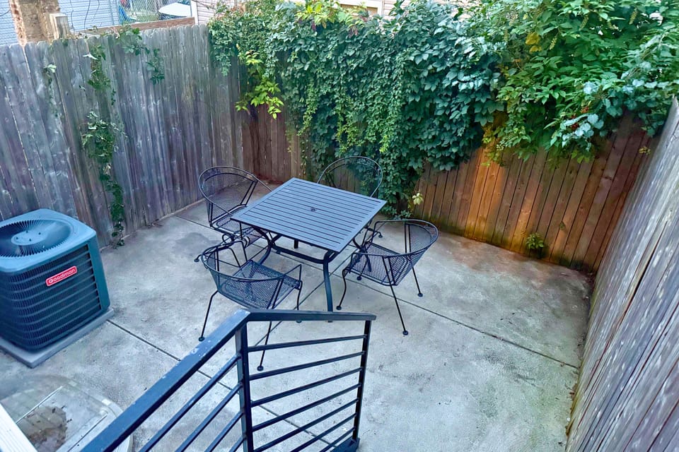 Rooftop Deck & Game Lounge in North Philly East! House in Philadelphia