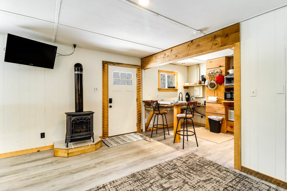 Deluxe Cabin D at Elk Creek Escape! Pets Welcome House in Pennsylvania