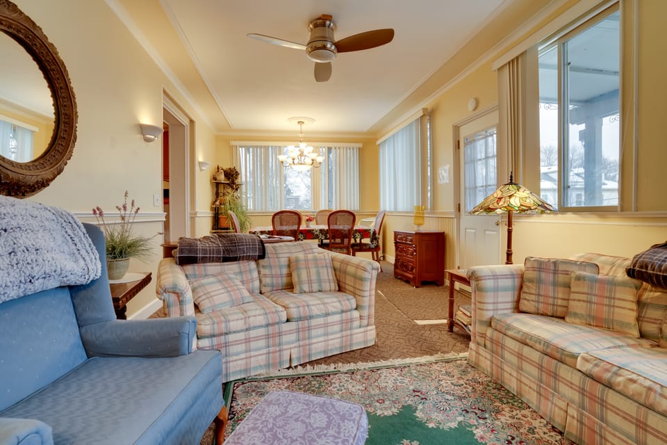 Walk to the Walker Art Center! Apt in Lowry Hill Apartment in Lowry Hill