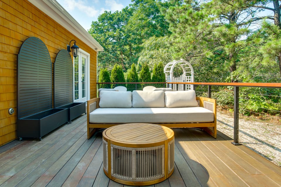 Summer Beach Pass: Wooded Martha's Vineyard Escape House in West Tisbury