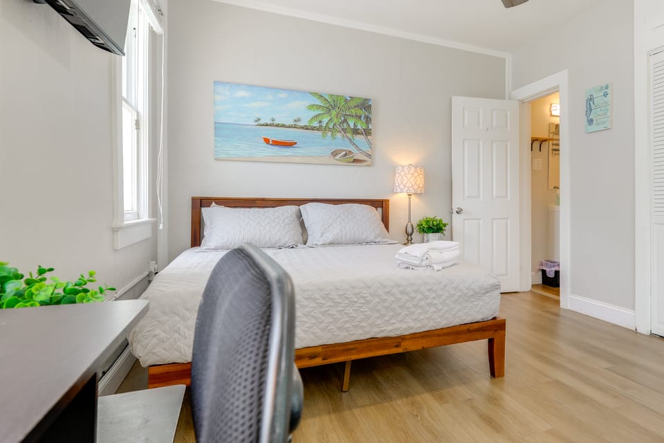 1 Mi to Lake Worth Beach: Studio w/ Shared Patio Apartment in Lake Worth