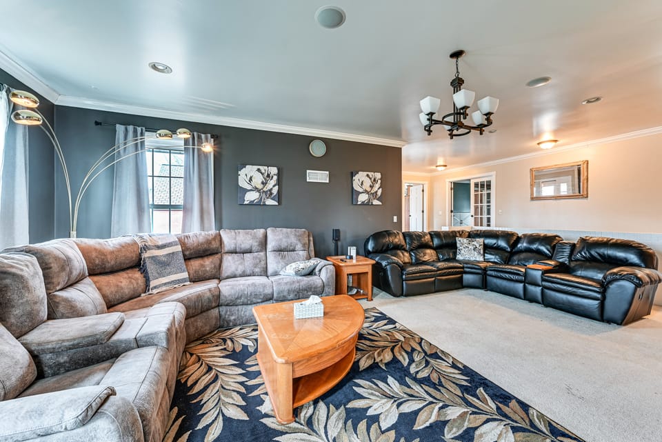 Walk to League Stadium: Huntingburg Family Home! House in Indiana