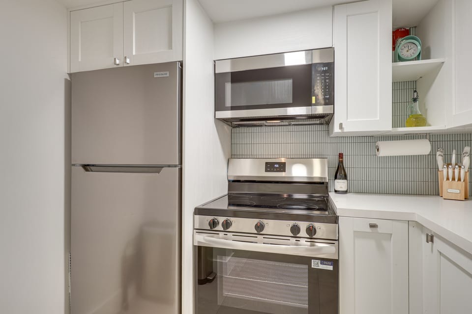 Walk to Shore: Condo w/ Pool Access in Miami Beach Apartment in South Beach Miami