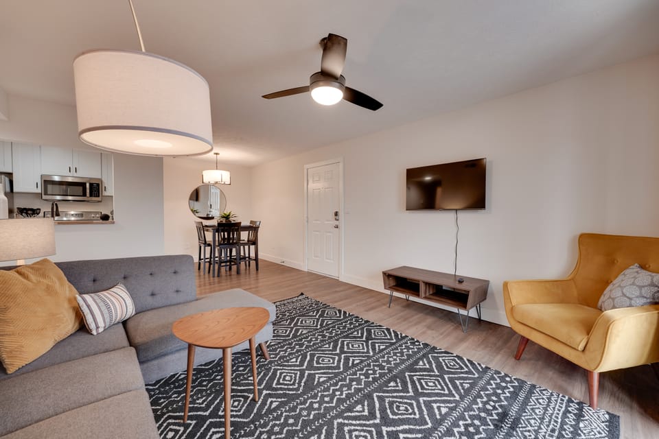 7 Mi to Dtwn Springfield: Cozy Condo w/ Balcony Apartment in Springfield