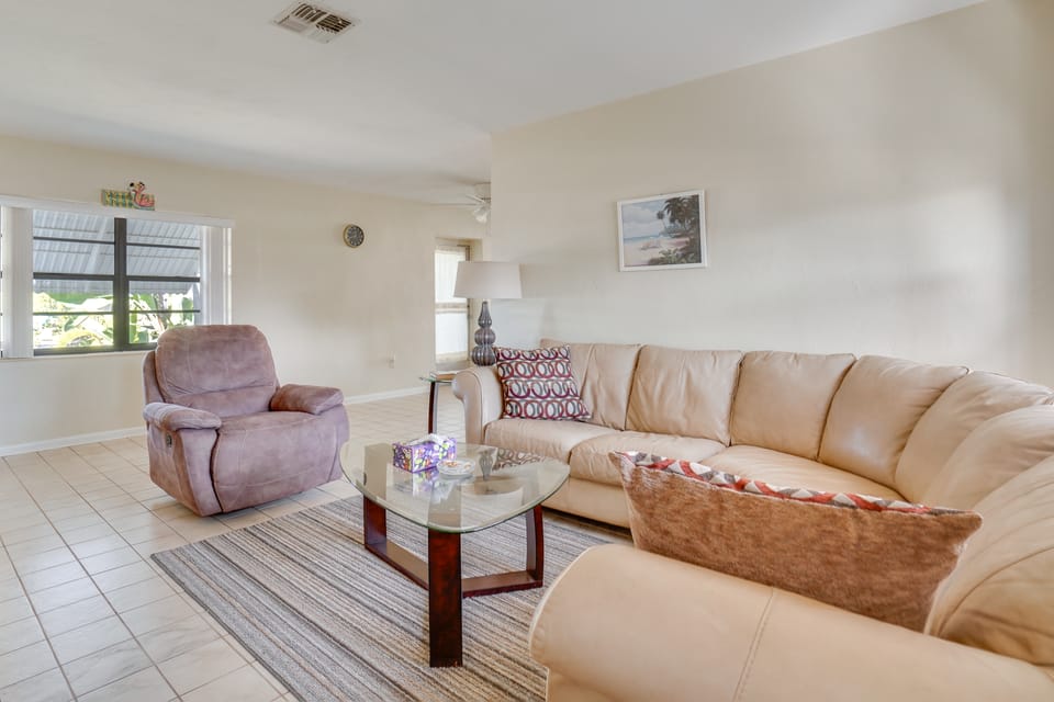 Waterfront Gulf Access Beach House w Lainai House in Port Charlotte