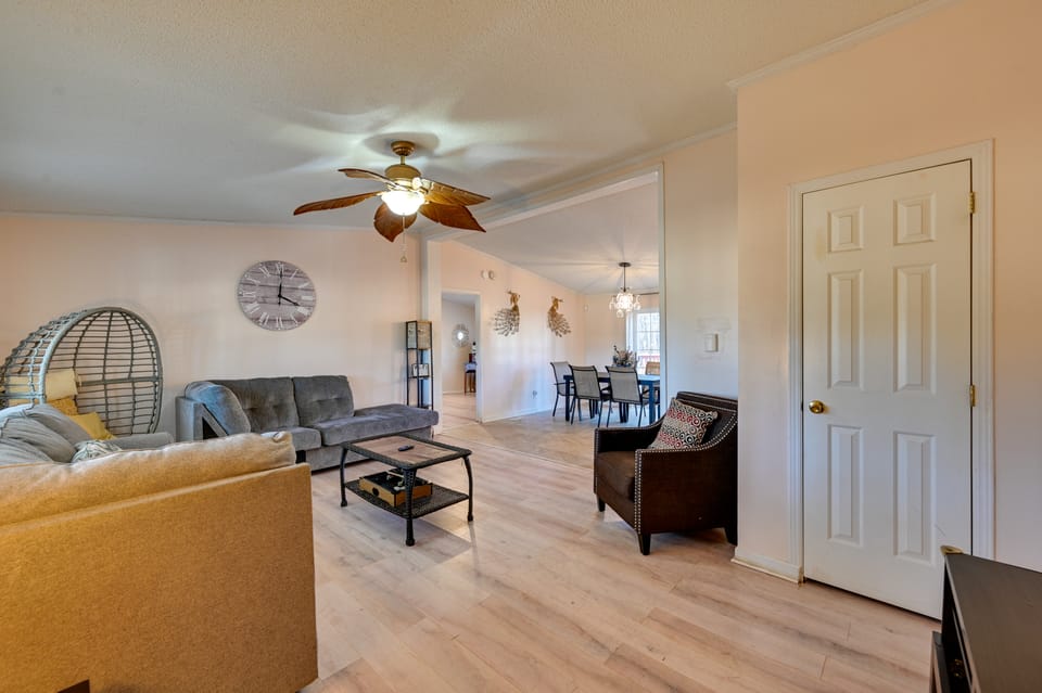 9 Mi to ECU: Pet-Friendly Greenville Home w/ Deck House in North Carolina