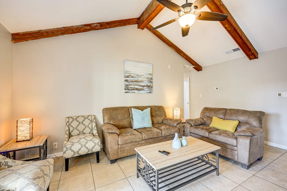 Game Room! Family Home 5 Mi to SeaWorld House in San Antonio
