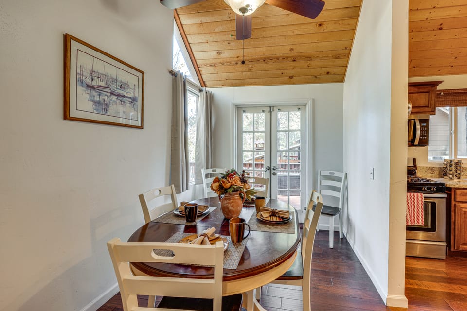5 Mi to Mountain High Resort: Home w/ Gaming Area House in Wrightwood