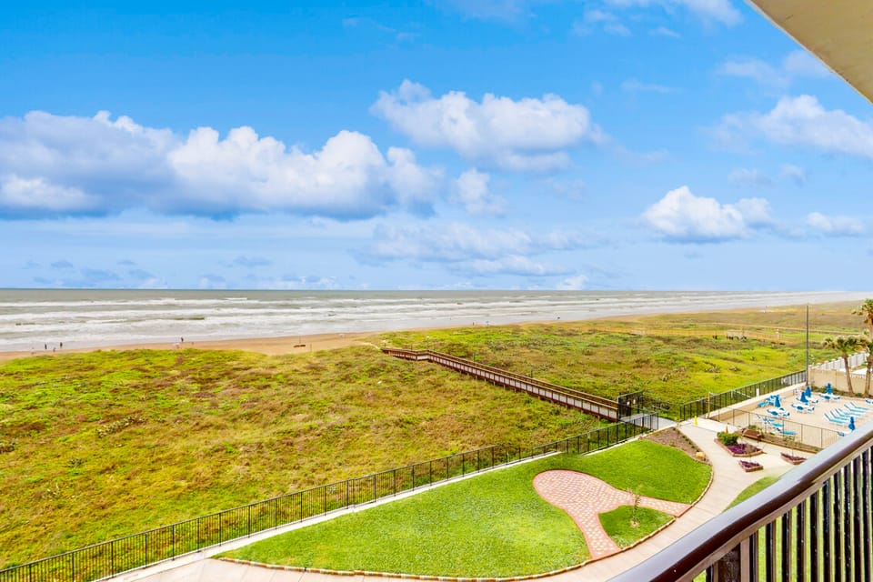 Beachfront 2BR, Luxe Perks: Suntide III - Unit 504 Apartment in South Padre Island