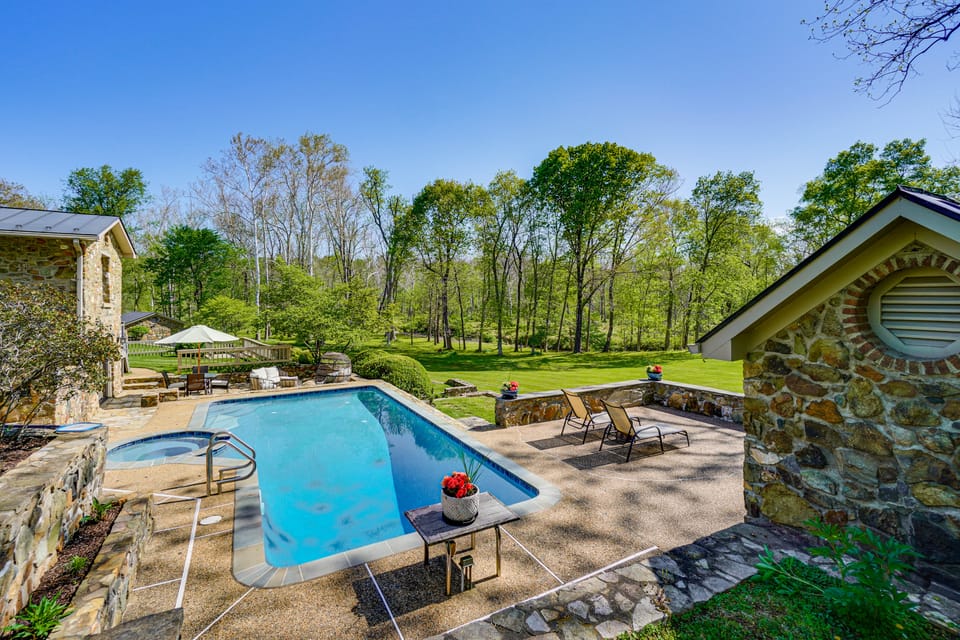 Aldie Home w/ Private Pool: Near Wineries! House in Maryland