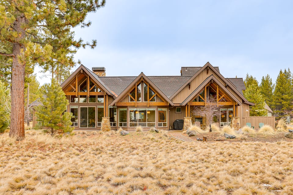 Hot Tub & Dock: Deschutes River All-Season Retreat House in Three Rivers