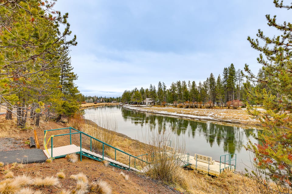 Hot Tub & Dock: Deschutes River All-Season Retreat House in Three Rivers