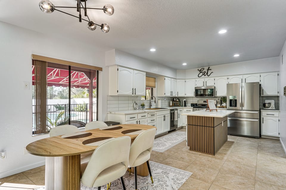 7 Mi to Sabino Canyon: Poolside Oasis w/ Mtn Views House in Tucson