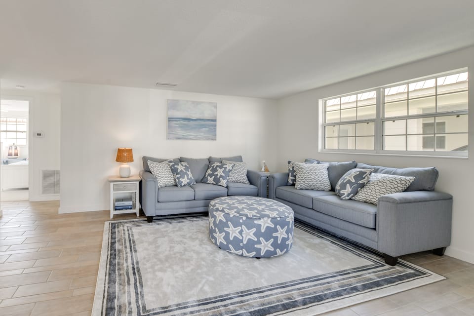 Private Beach Retreat on Siesta Key! Bright Villa Villa in Siesta Beach
