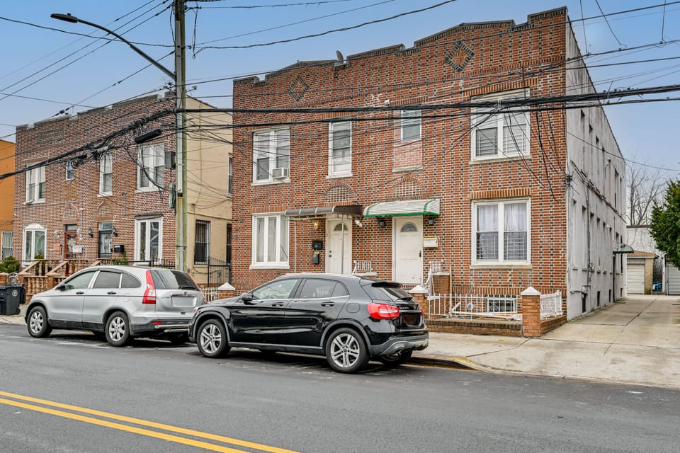 Easy Train Access! Quiet New York Commuter Apt Apartment in Richmond Hill