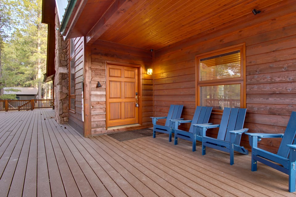 Hike, Fish & Relax Fireside! Forest Lakes Cabin House in Arizona