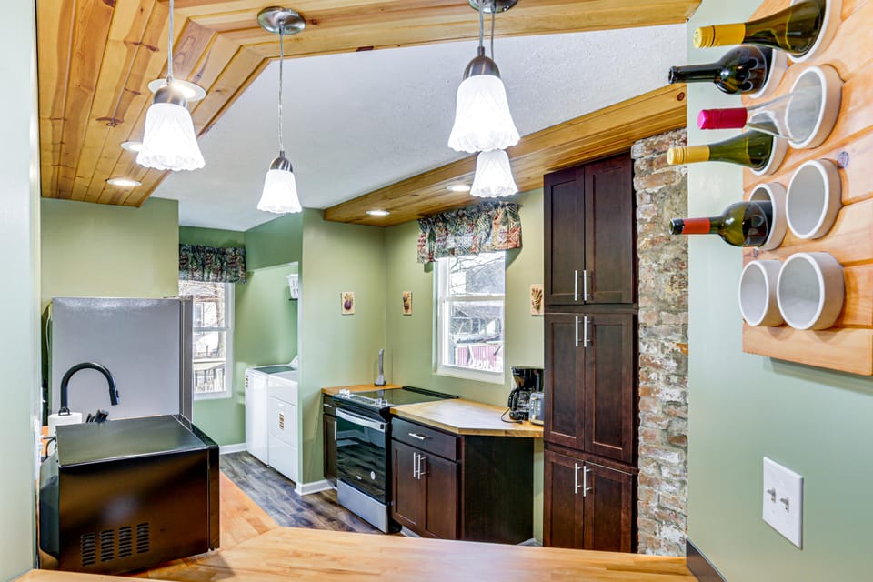 6 Mi to Dtwn Cincinnati: Dog-Friendly Apt w/ Yard Apartment in Cincinnati