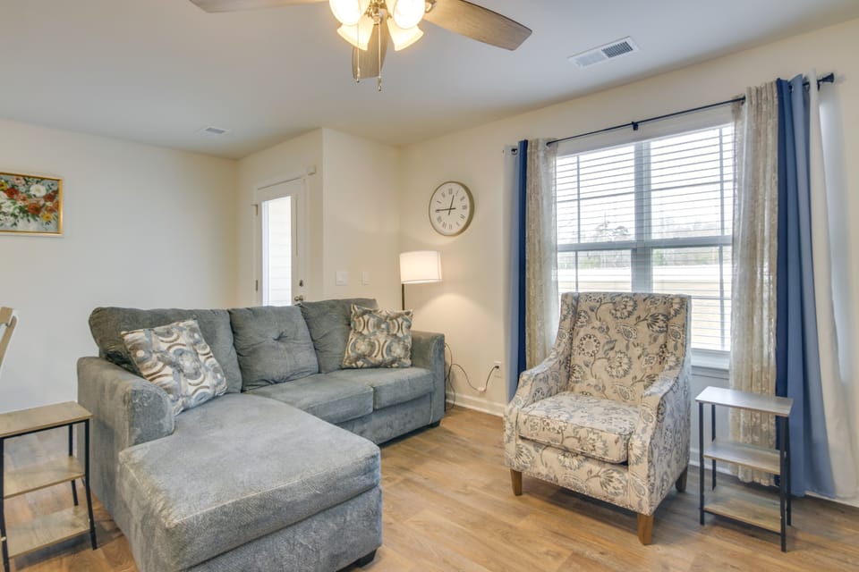 9 Mi to Shawn AFB! Family Townhome Near Dining Apartment in Sumter