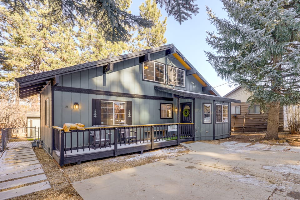 < 1 Mi to Bear Mtn! Family Ski Cabin w/ Game Room House in Big Bear