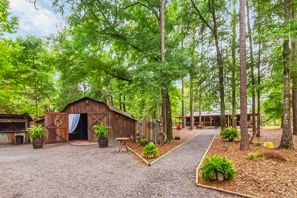 30-Acre Oasis w/ Private Pond Near Big Creek Lake House in Mississippi
