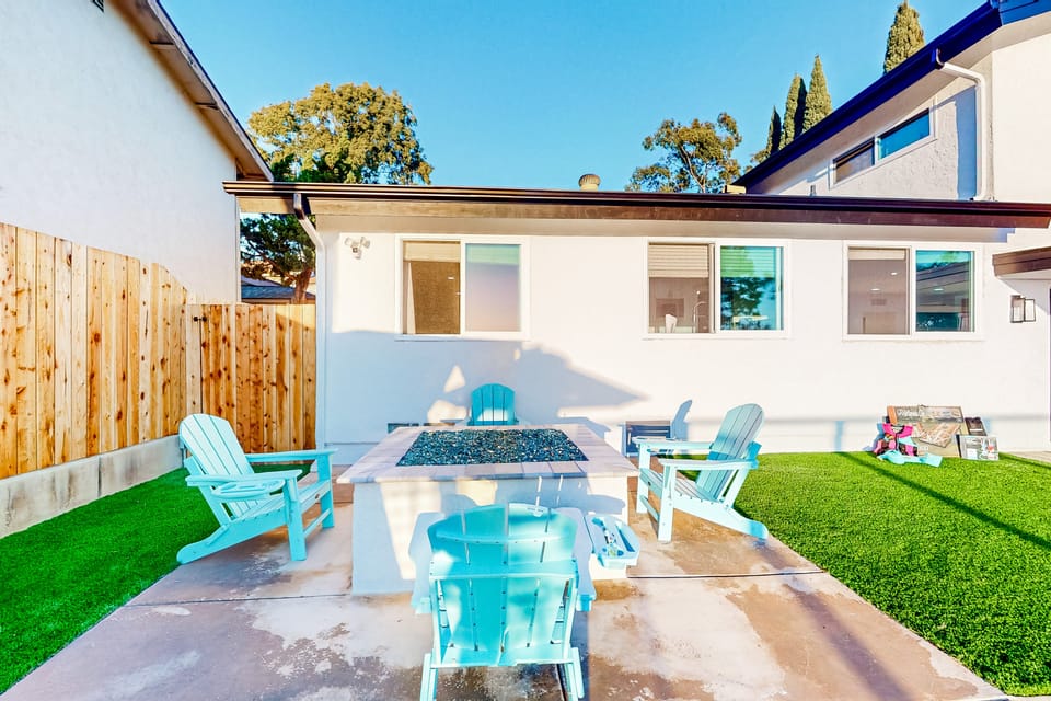 Dog-Friendly Home: Saltwater Pool, Fire Pit, Games House in San Diego